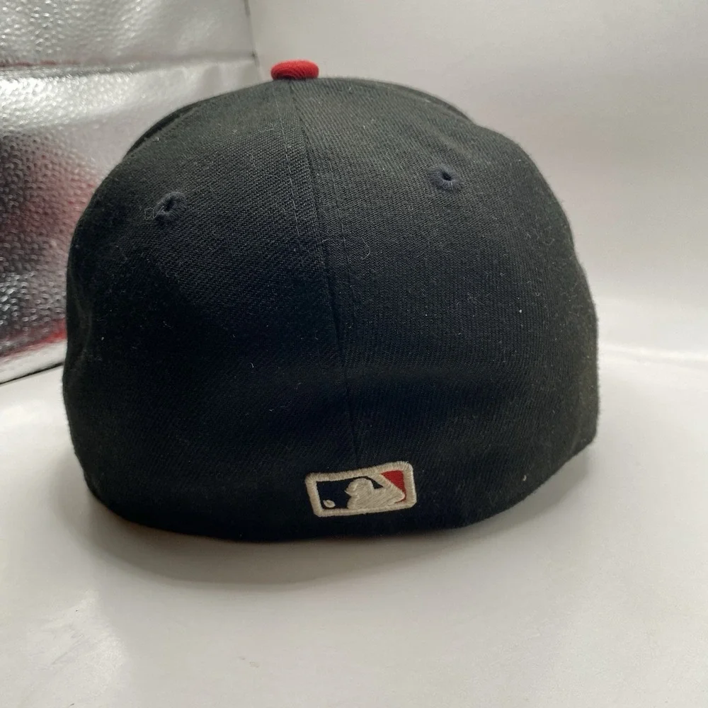 Cincinnati Reds Hat New Era 59Fifty Fitted Size 7 1/8 Black Red On Field Cleaned